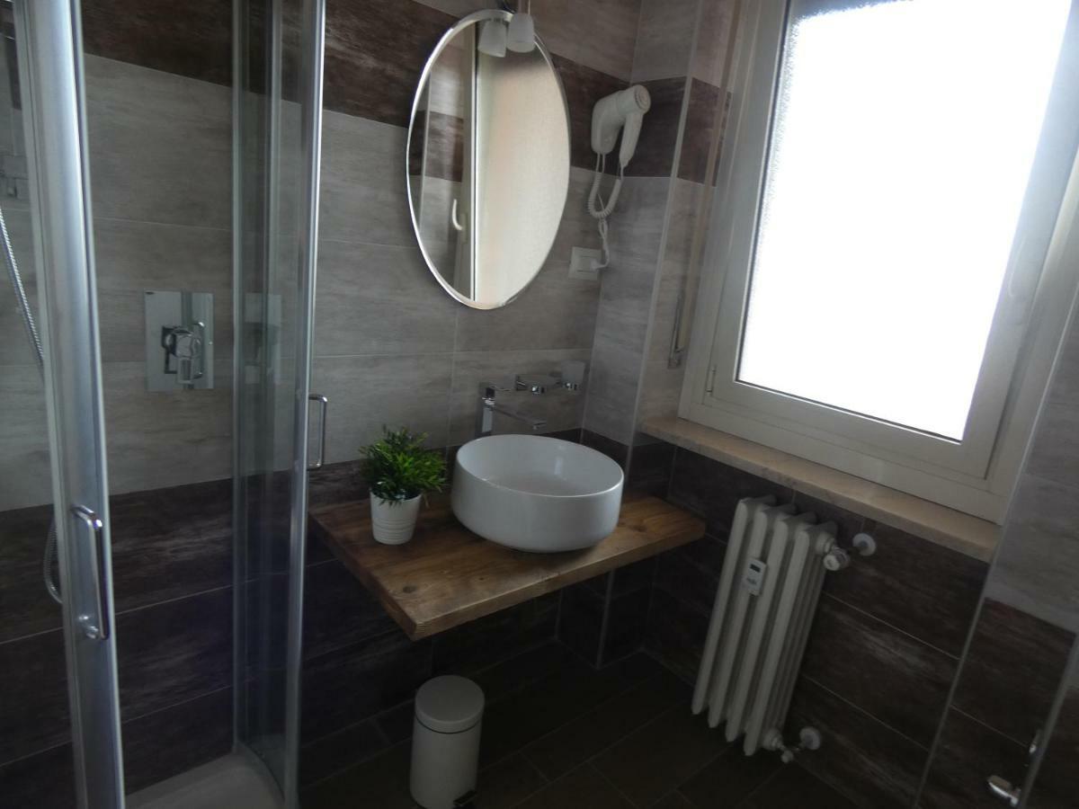 קולניו Metro Apartment מראה חיצוני תמונה